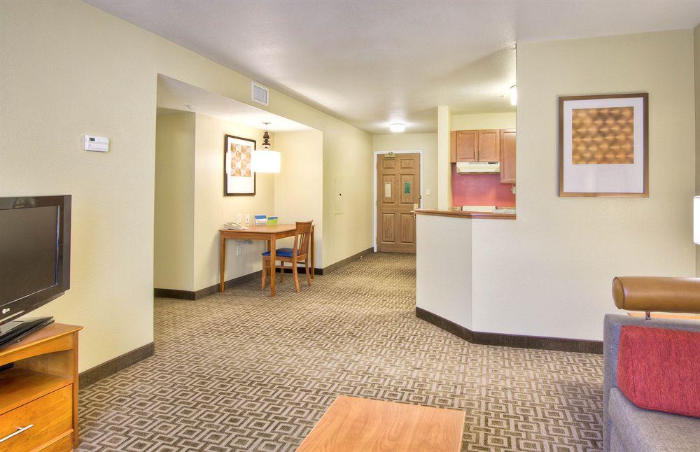 Towneplace Suites Raleigh Cary/Weston Parkway Exterior foto